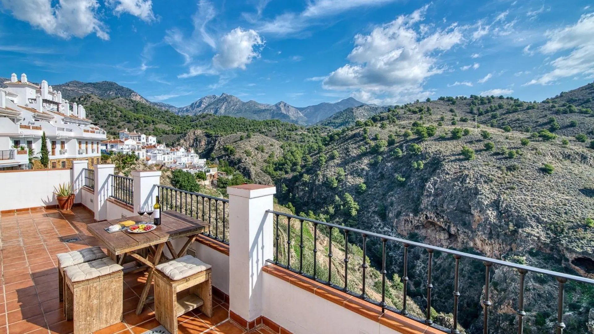 La Perla De Frigiliana Suites & Villa