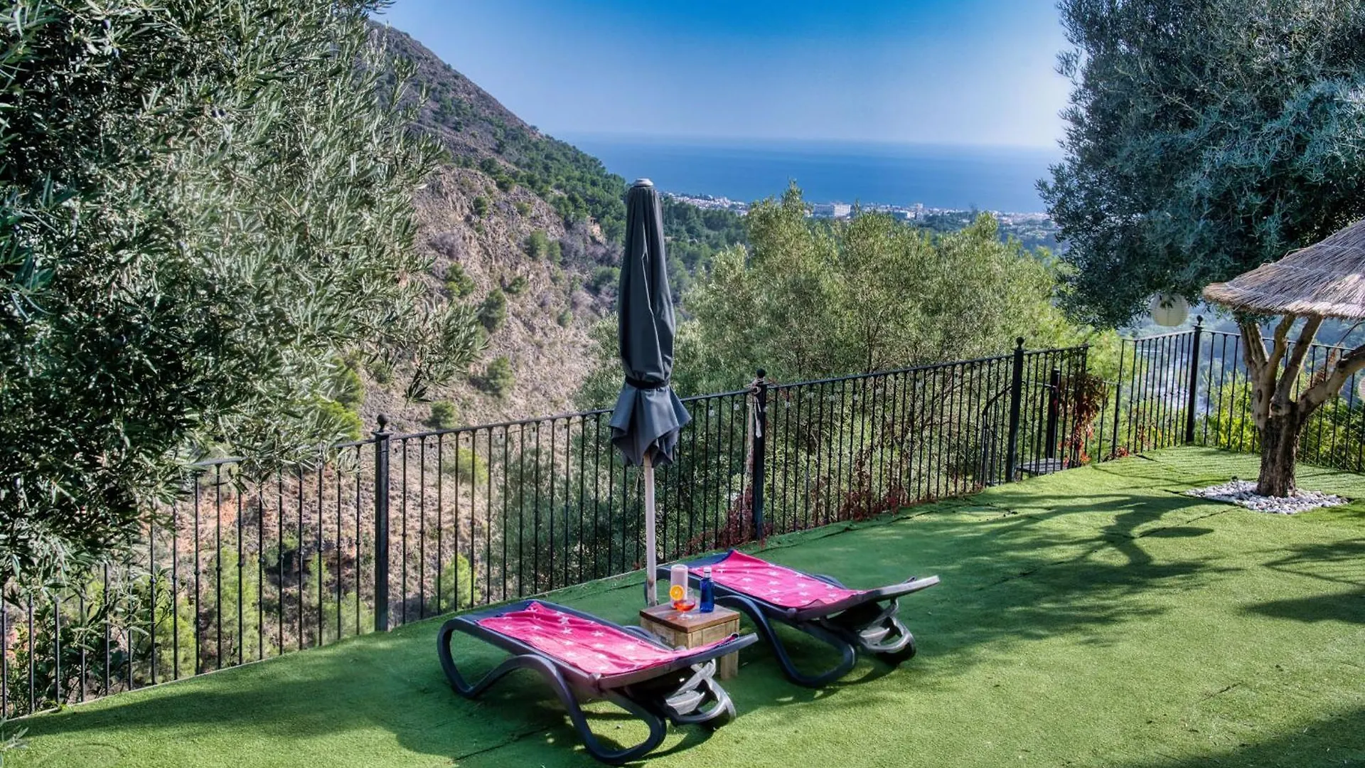 La Perla De Frigiliana Suites & Villa 0*,
